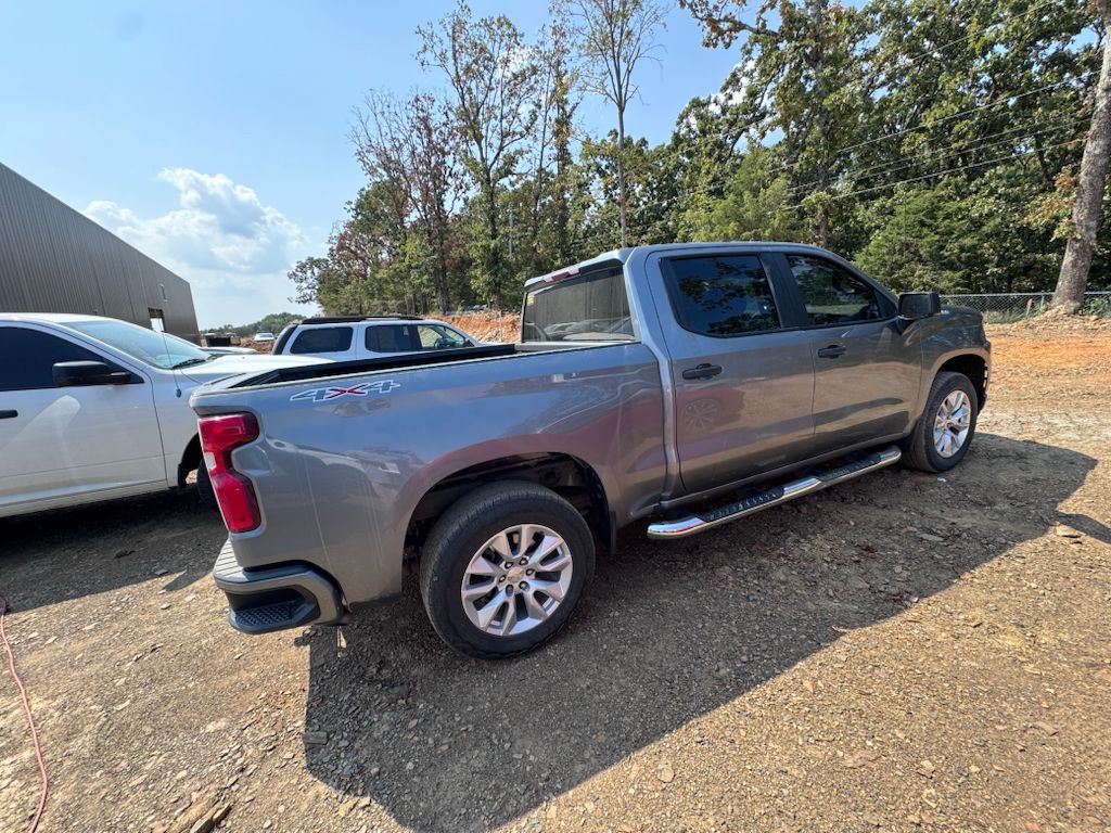 2022 Chevrolet Silverado Custom photo 4