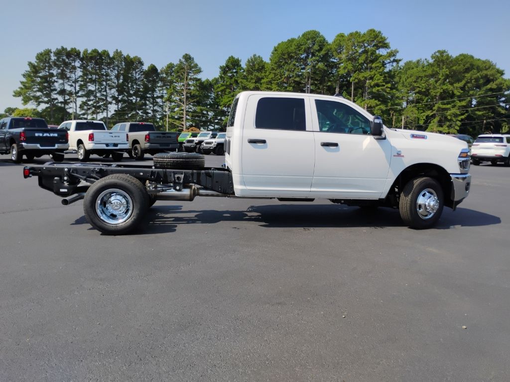 2026 Ram 3500 Chassis Tradesman photo 4