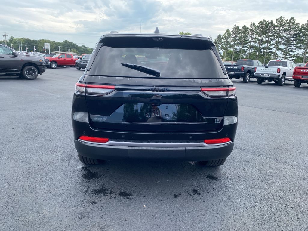 2026 Jeep Grand Cherokee 85th Anniversary Edition photo 6