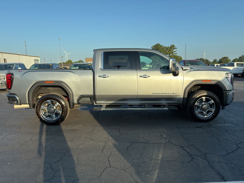 2025 GMC Sierra SLT photo 4