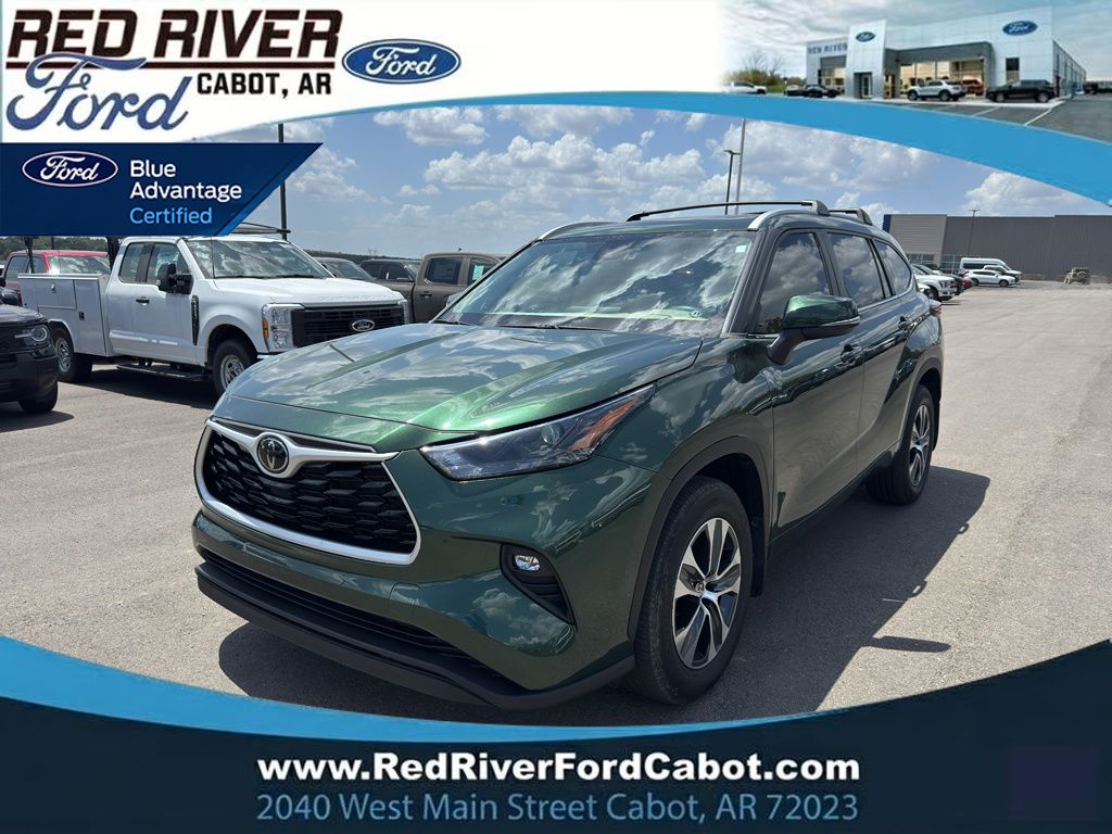 2024 Toyota Highlander XLE photo 1