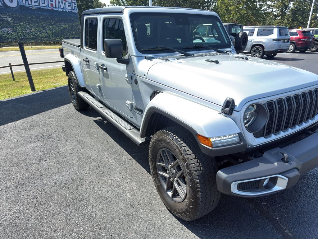 2024 Jeep Gladiator Sport S photo 3