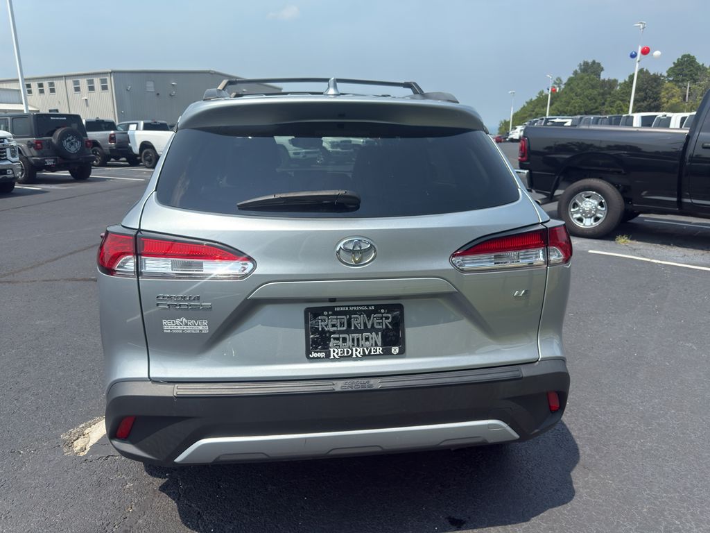 2024 Toyota Corolla Cross LE photo 5