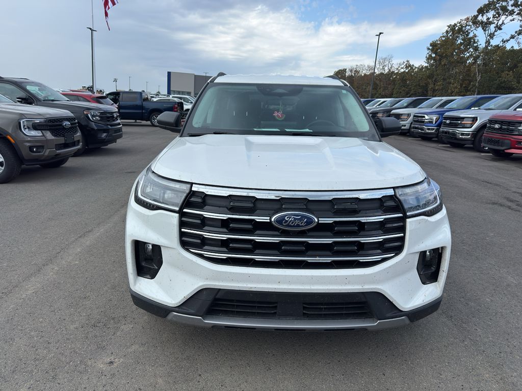2025 Ford Explorer Active photo 2