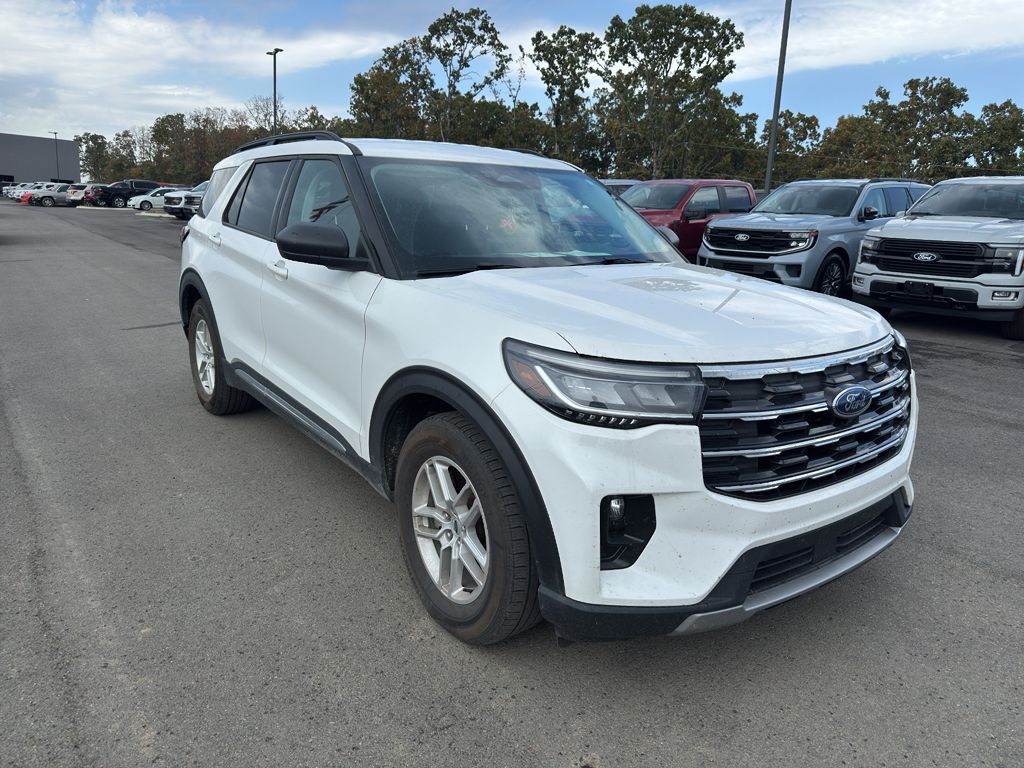 2025 Ford Explorer Active photo 3