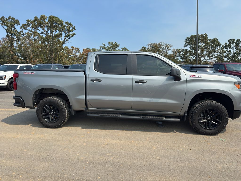 2024 Chevrolet Silverado Custom Trail Boss photo 4