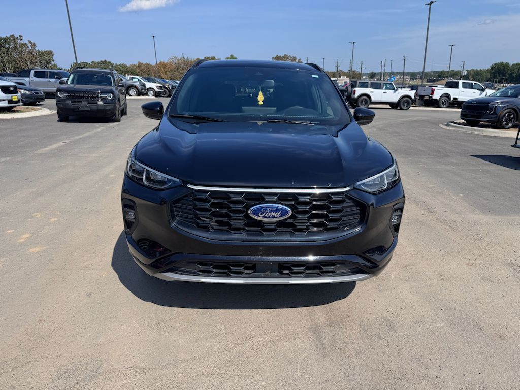 2025 Ford Escape ST-Line Elite photo 2