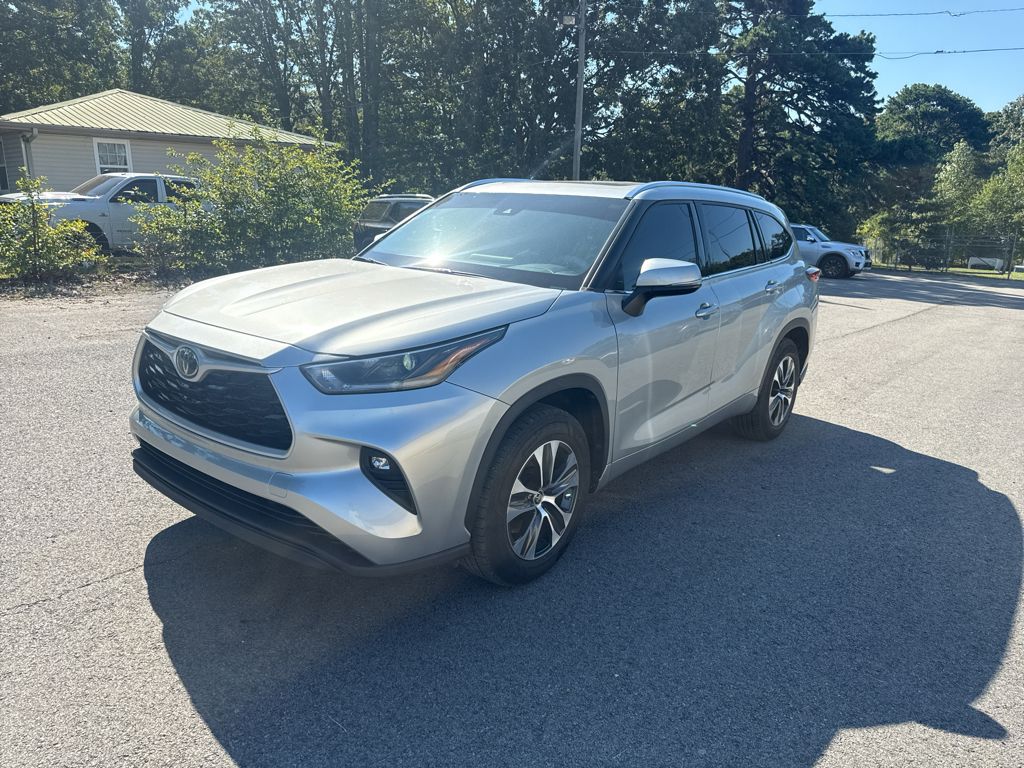 2021 Toyota Highlander XLE photo 1