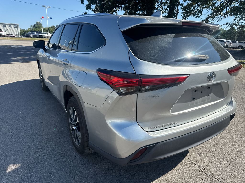 2021 Toyota Highlander XLE photo 4