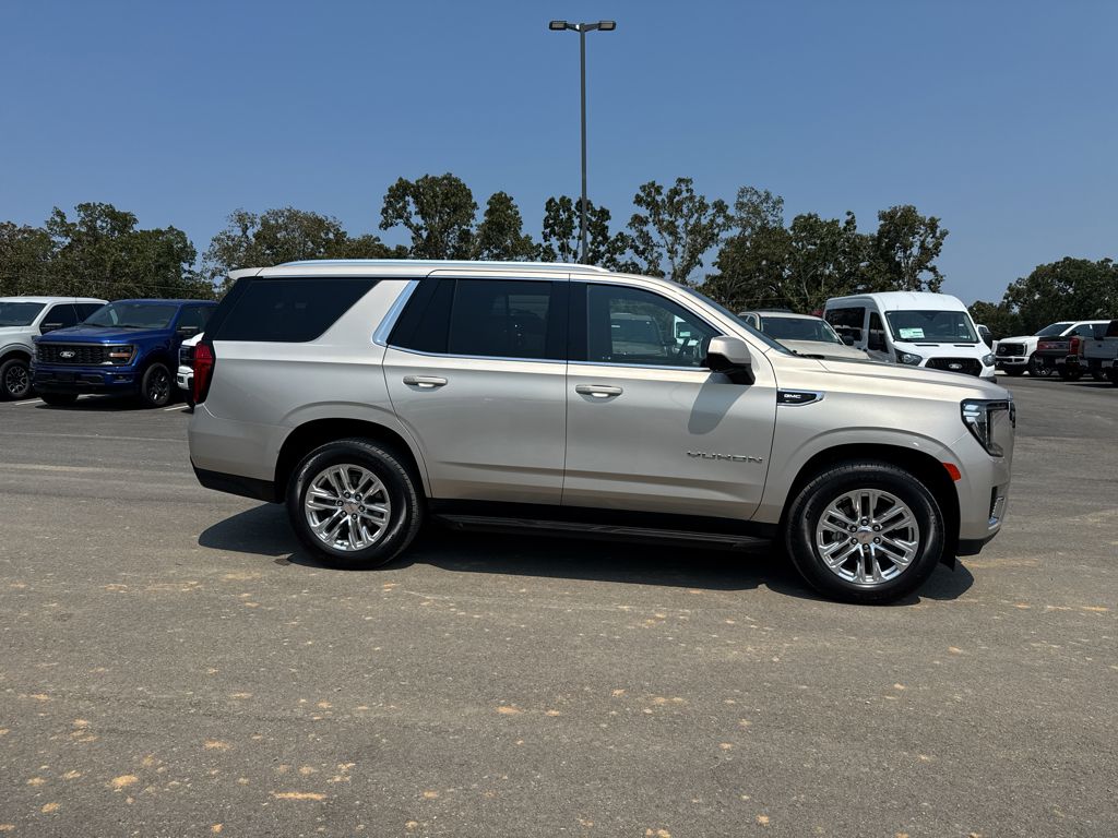 2023 GMC Yukon SLE photo 4