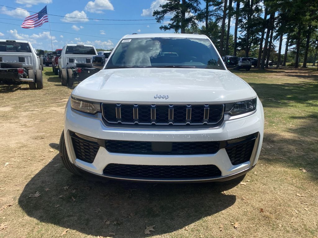2026 Jeep Grand Cherokee Limited photo 2