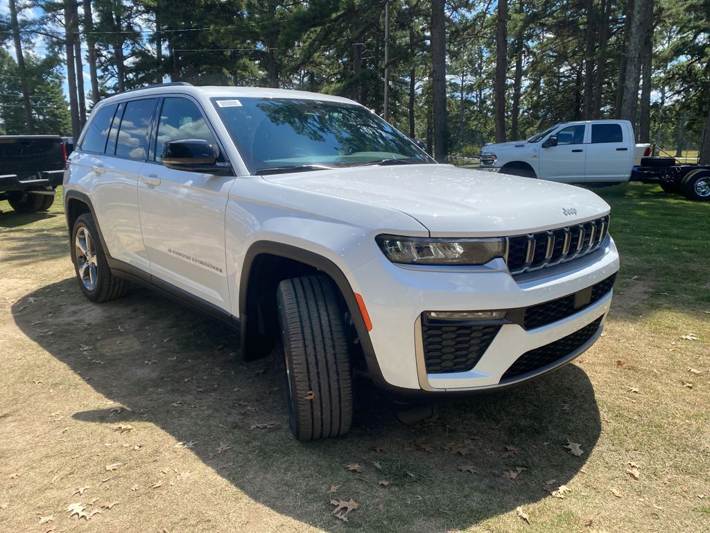 2026 Jeep Grand Cherokee Limited photo 3