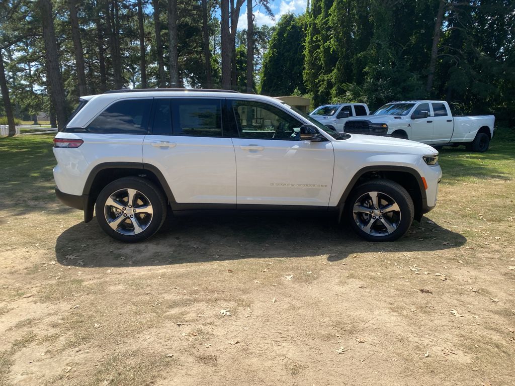 2026 Jeep Grand Cherokee Limited photo 4
