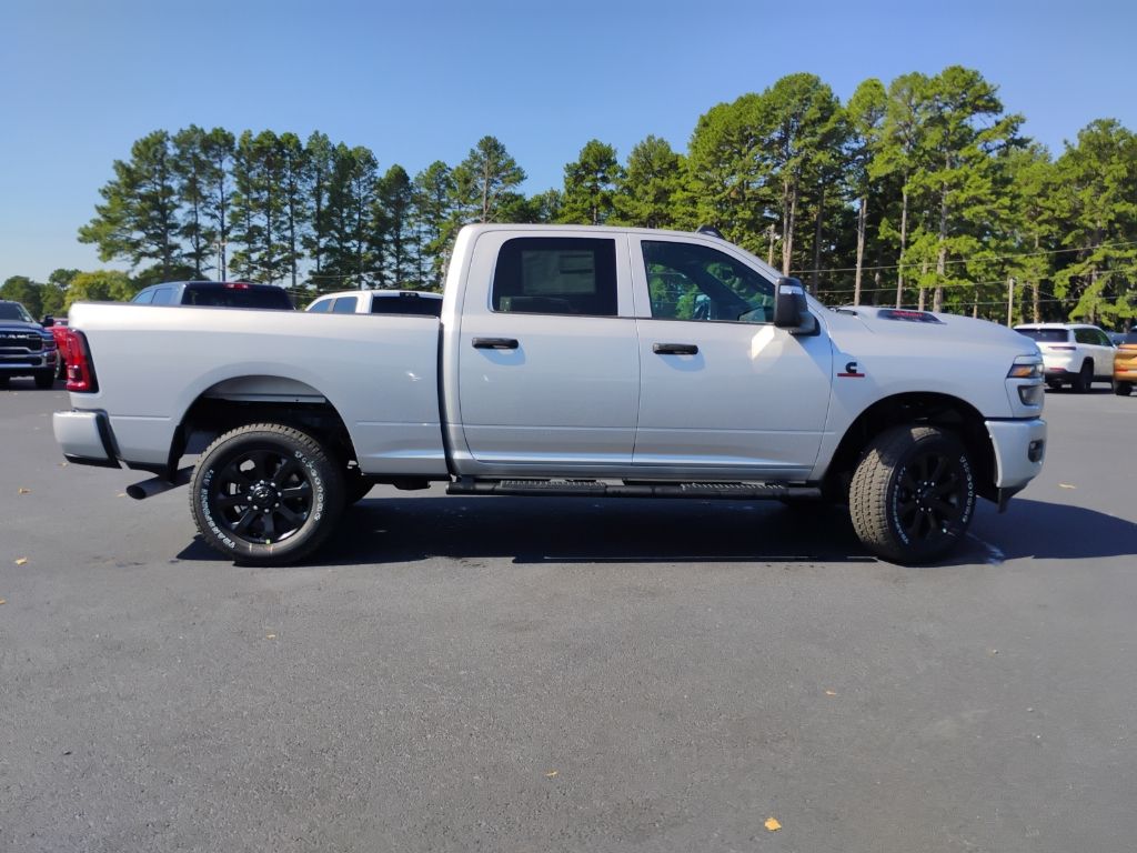 2026 Ram 2500 Black Express photo 4