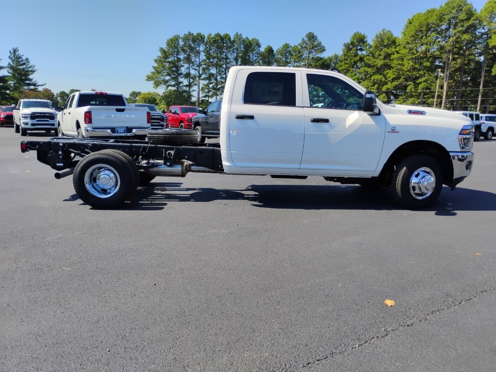 2027 Ram 3500 Chassis Tradesman photo 4