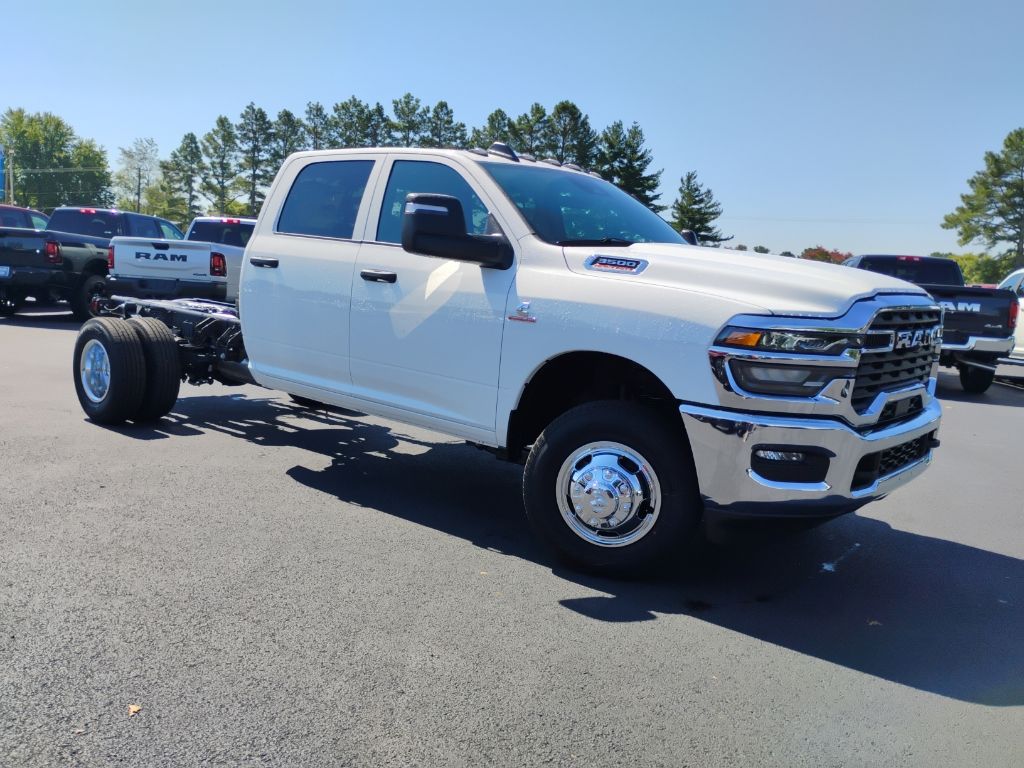 2027 Ram 3500 Chassis Tradesman photo 3