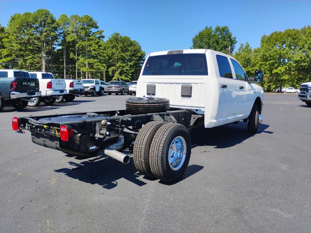 2027 Ram 3500 Chassis Tradesman photo 5