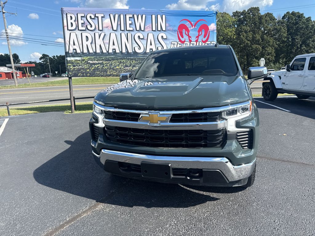 2025 Chevrolet Silverado LT photo 2