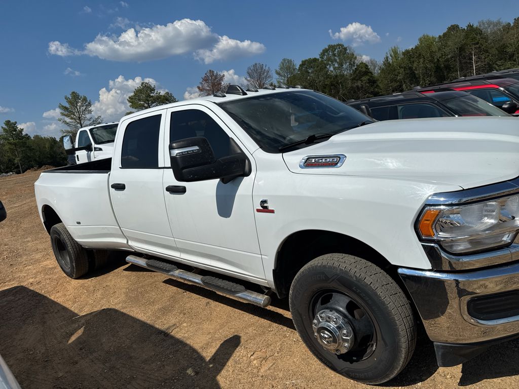 2023 Ram 3500 Tradesman photo 4