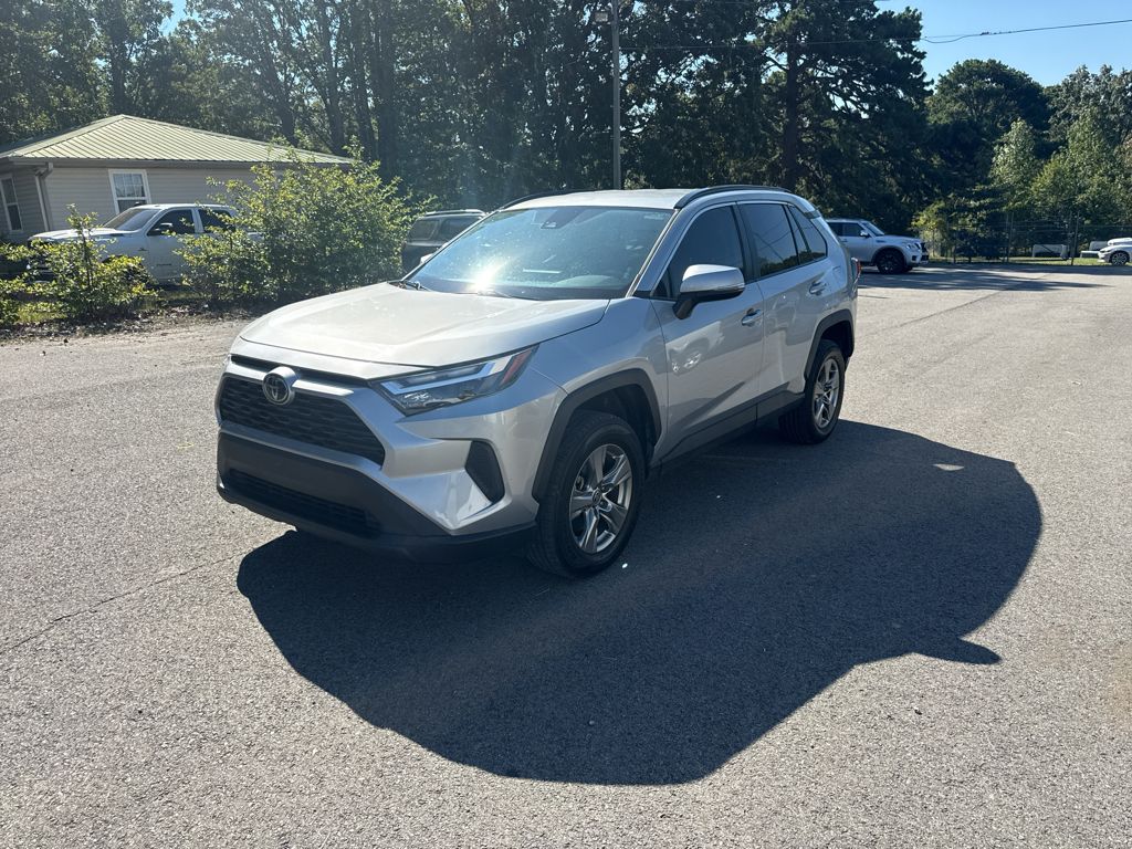 2024 Toyota RAV4 XLE photo 1