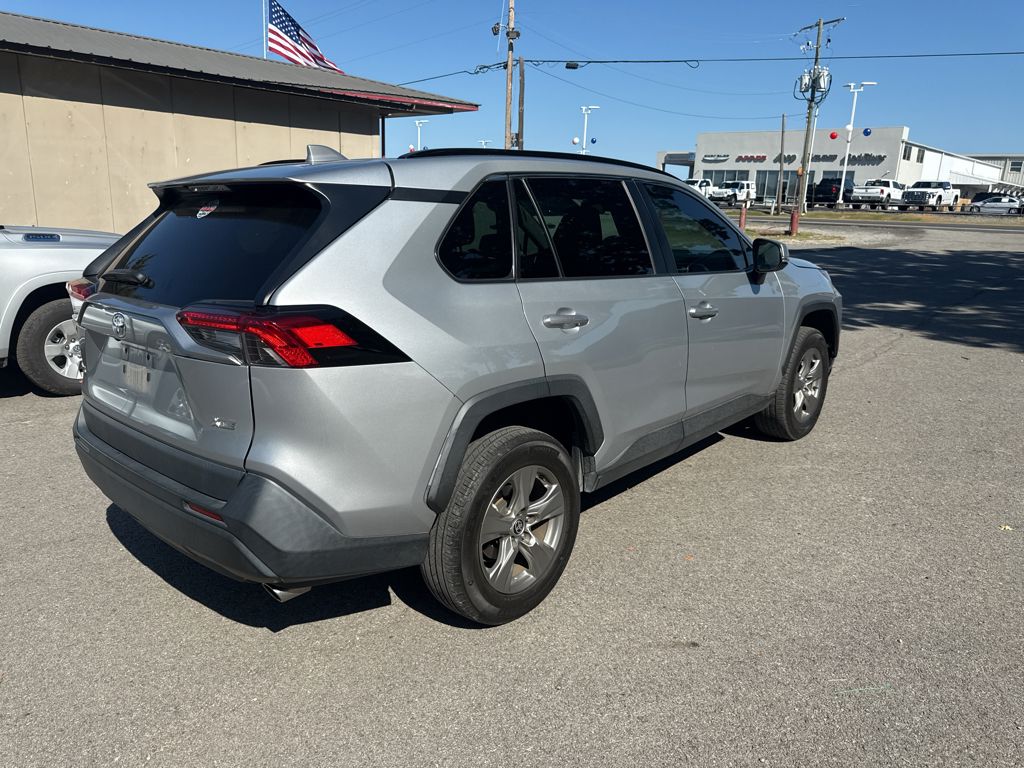 2024 Toyota RAV4 XLE photo 3