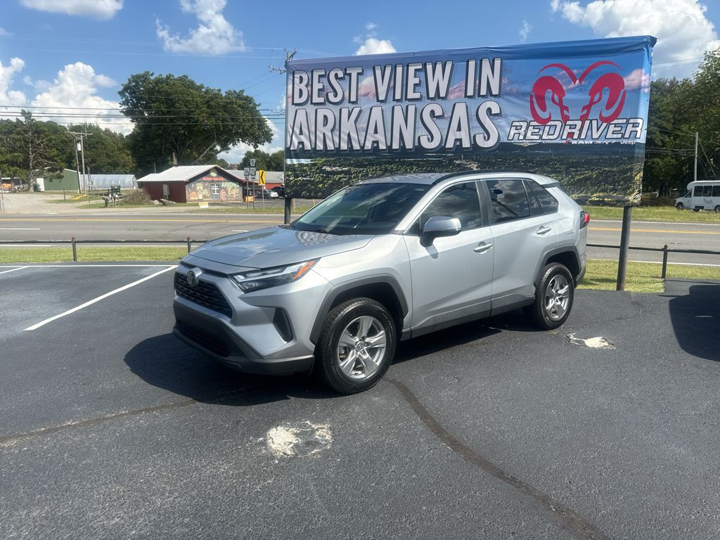 2024 Toyota RAV4 XLE photo 1