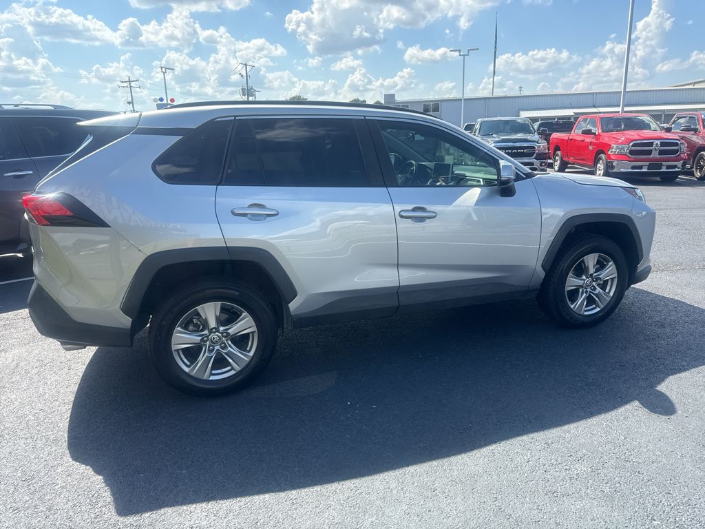 2024 Toyota RAV4 XLE photo 4