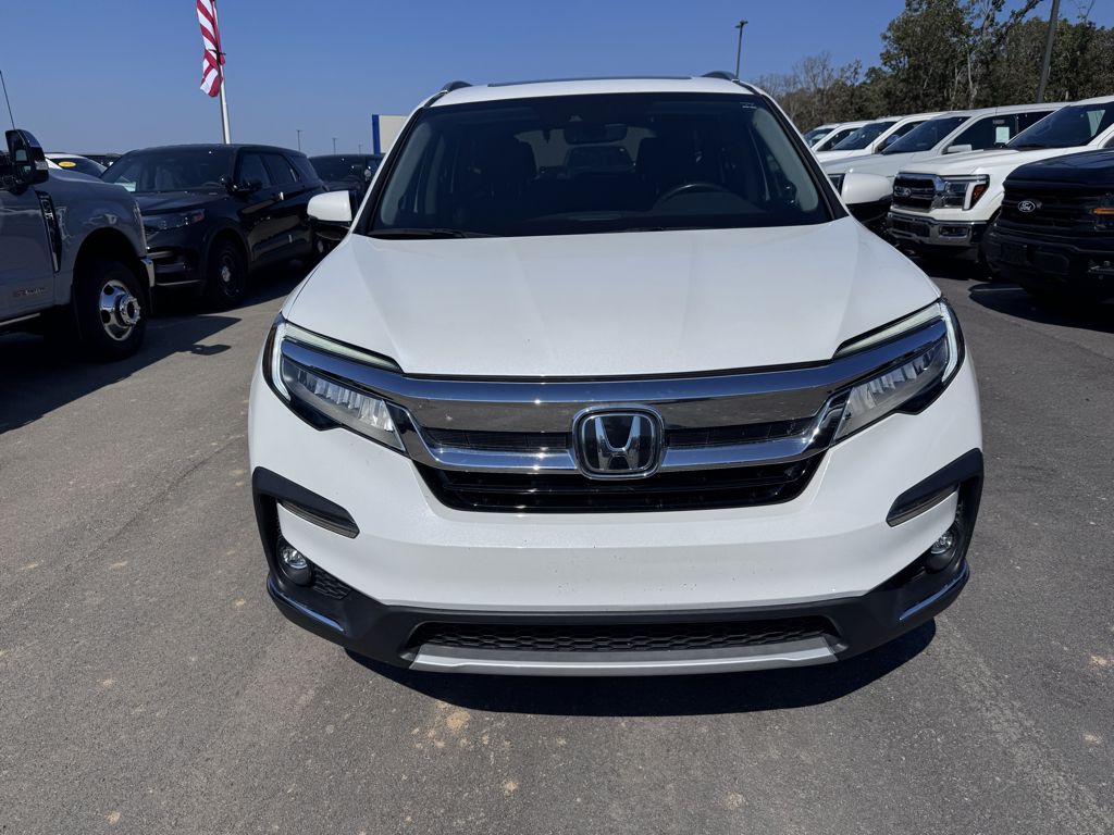 2022 Honda Pilot Touring 8-Passenger photo 2