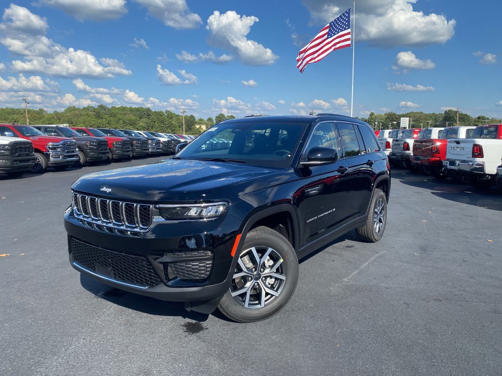 2027 Jeep Grand Cherokee Laredo X photo 1