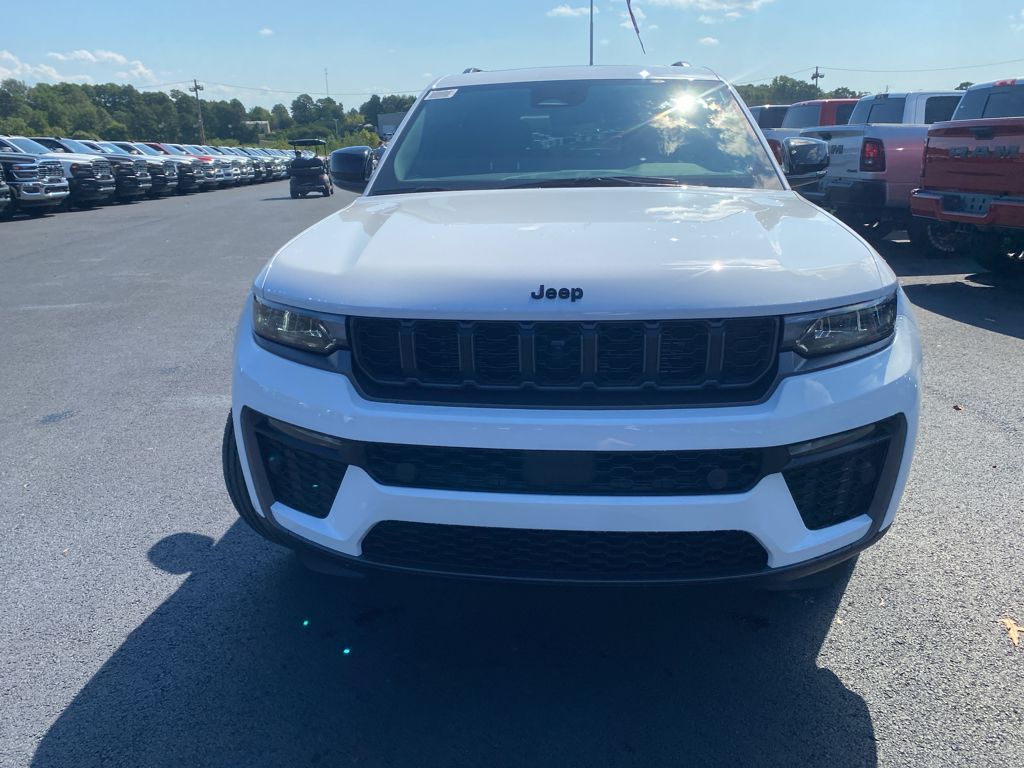 2026 Jeep Grand Cherokee 85th Anniversary Edition photo 2