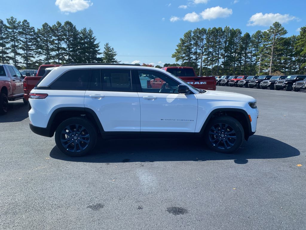 2026 Jeep Grand Cherokee 85th Anniversary Edition photo 4