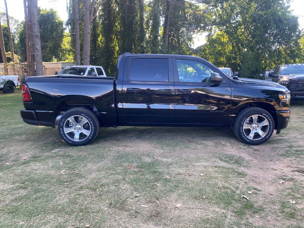 2026 Ram 1500 Express photo 4