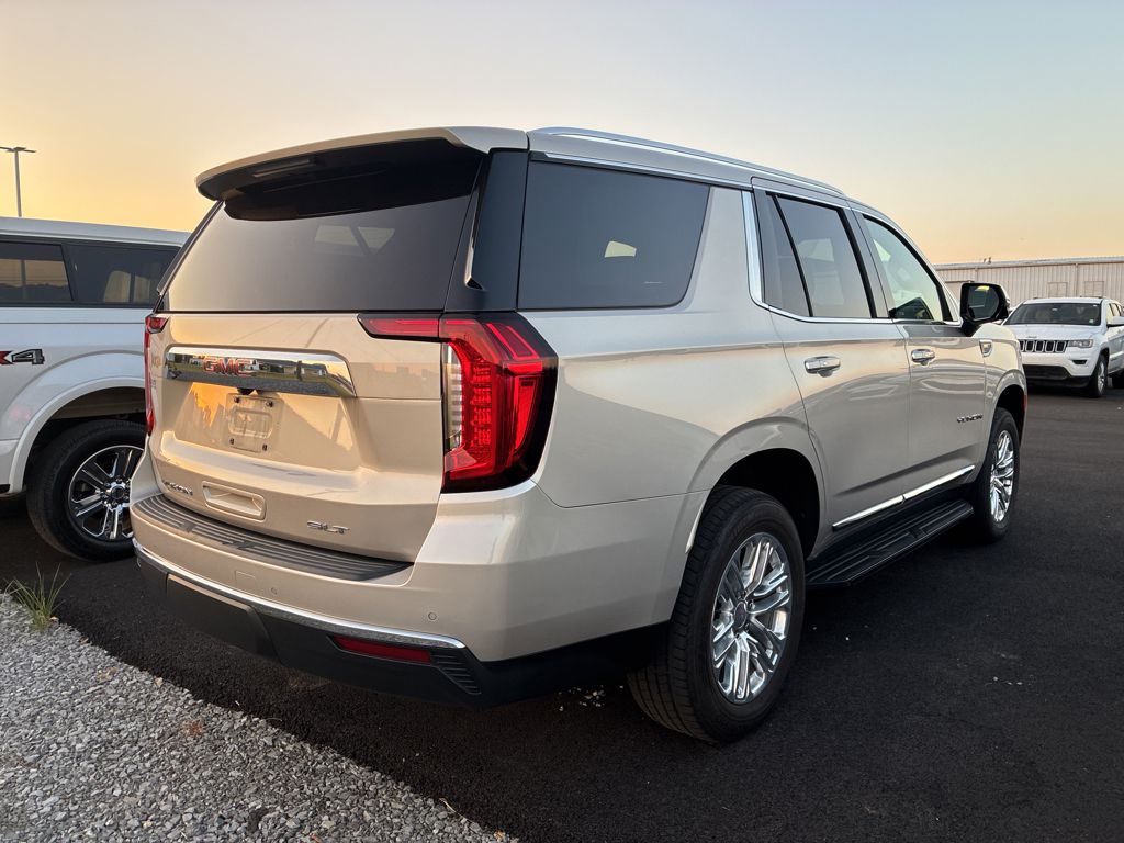 2021 GMC Yukon SLT photo 4