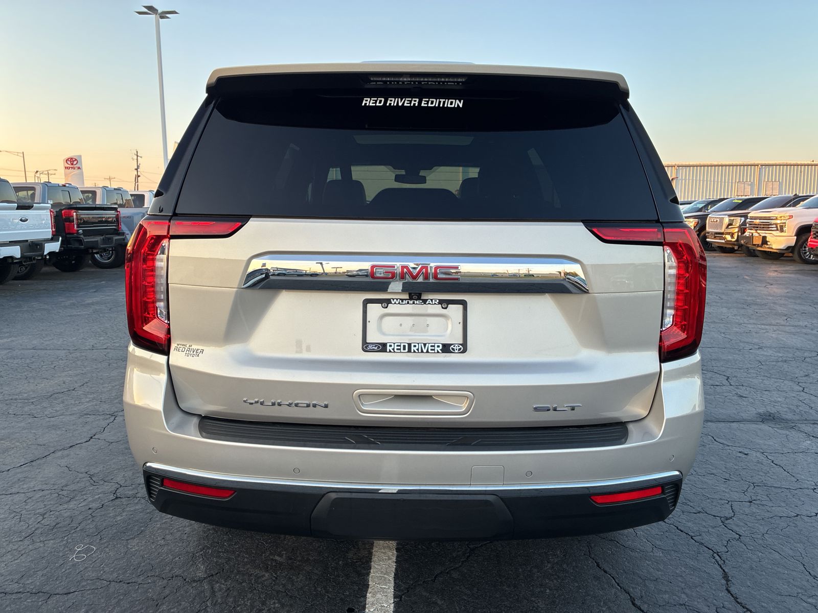 2021 GMC Yukon SLT photo 6
