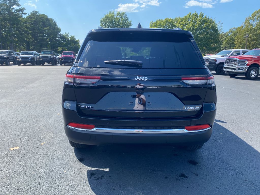 2027 Jeep Grand Cherokee Laredo X photo 6
