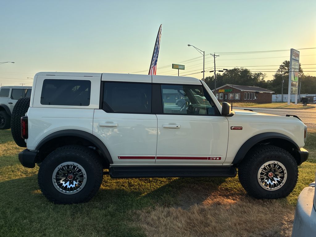 2026 Ford Bronco Outer Banks photo 4