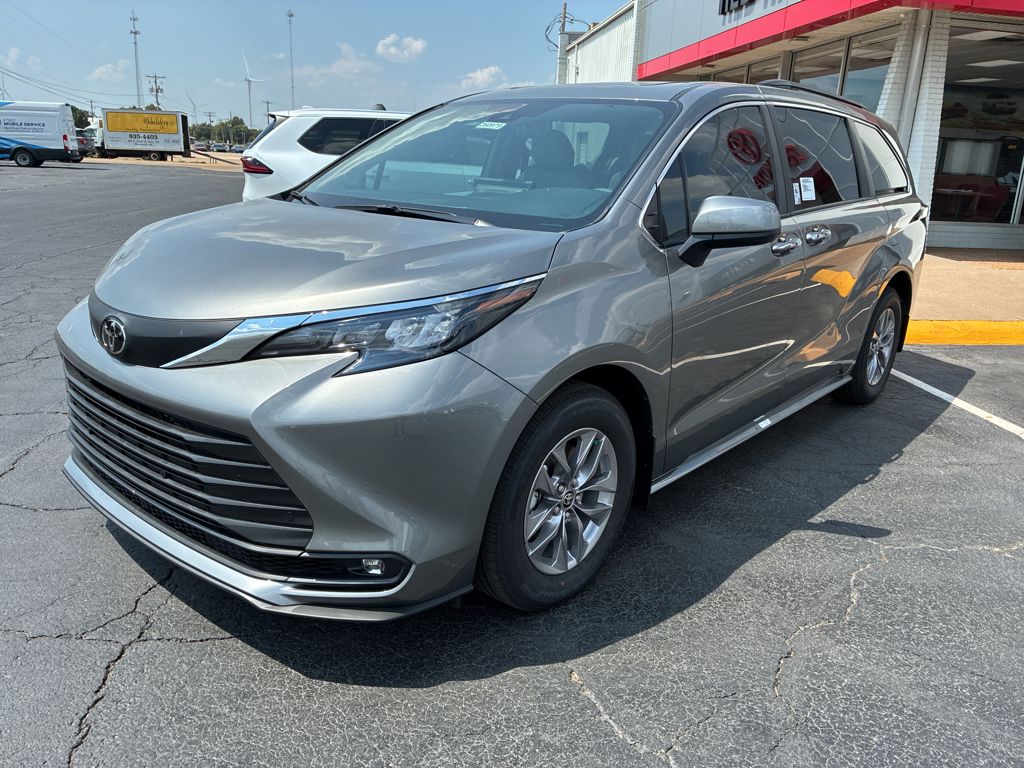 2026 Toyota Sienna XLE photo 1