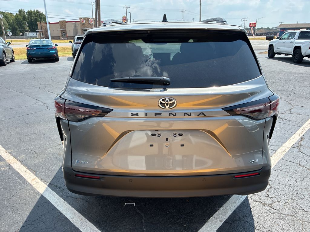 2026 Toyota Sienna XLE photo 6