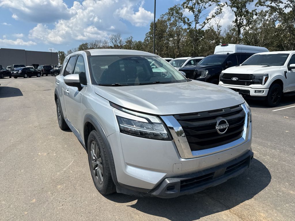 2022 Nissan Pathfinder S photo 3