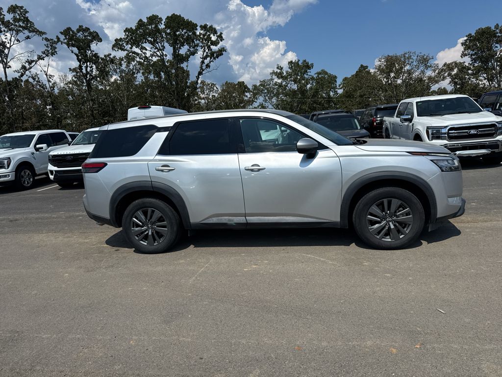 2022 Nissan Pathfinder S photo 4