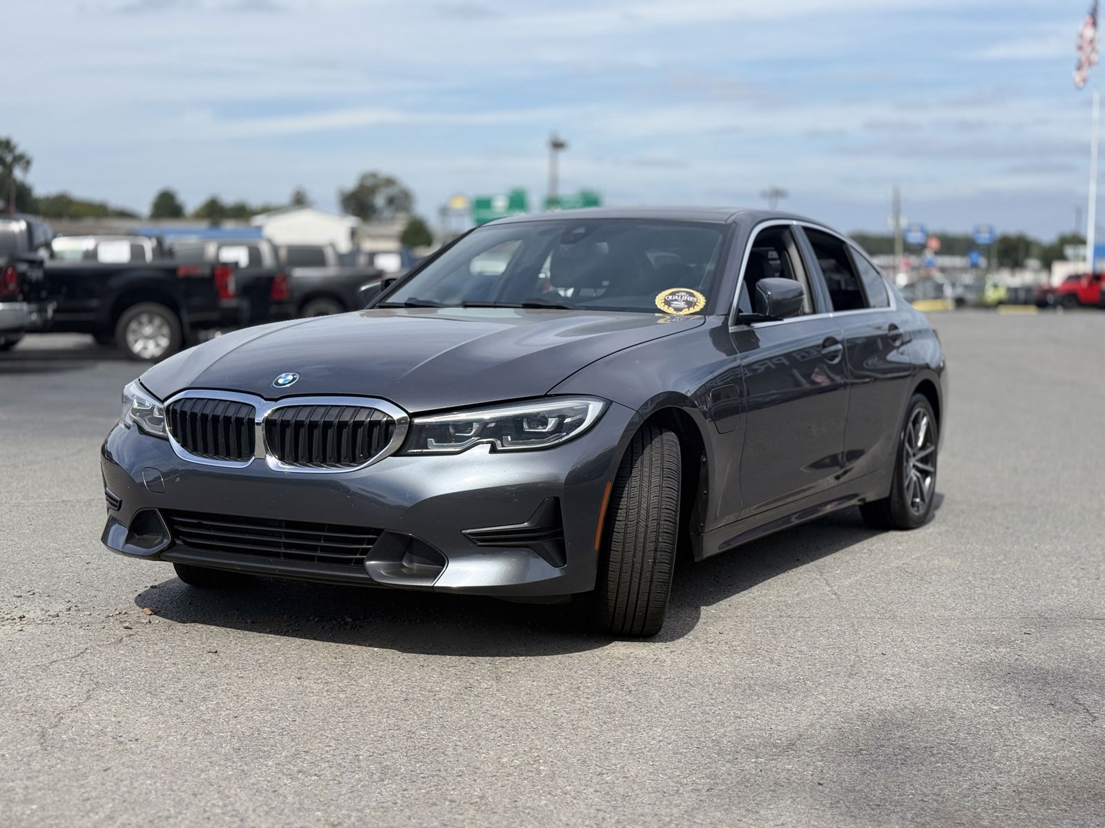 2022 BMW 3 series 330e xDrive photo 3