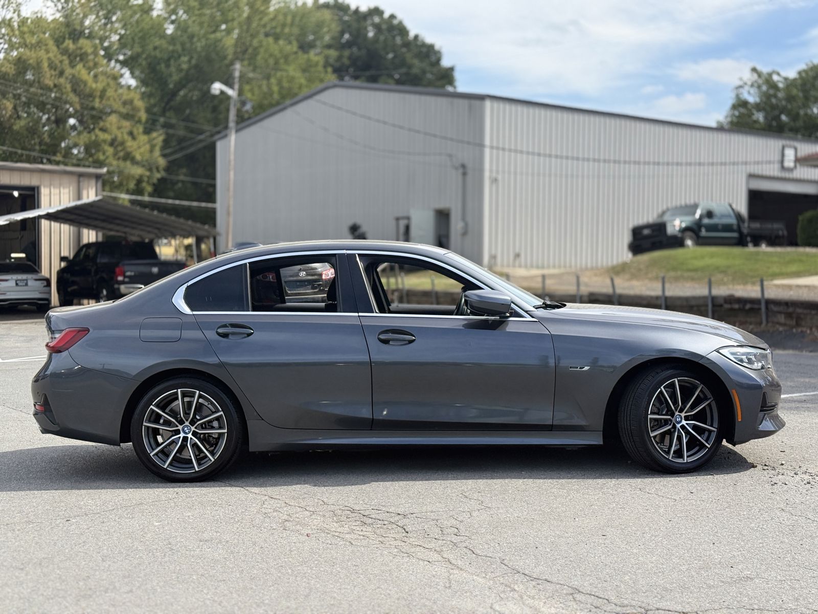 2022 BMW 3 series 330e xDrive photo 5