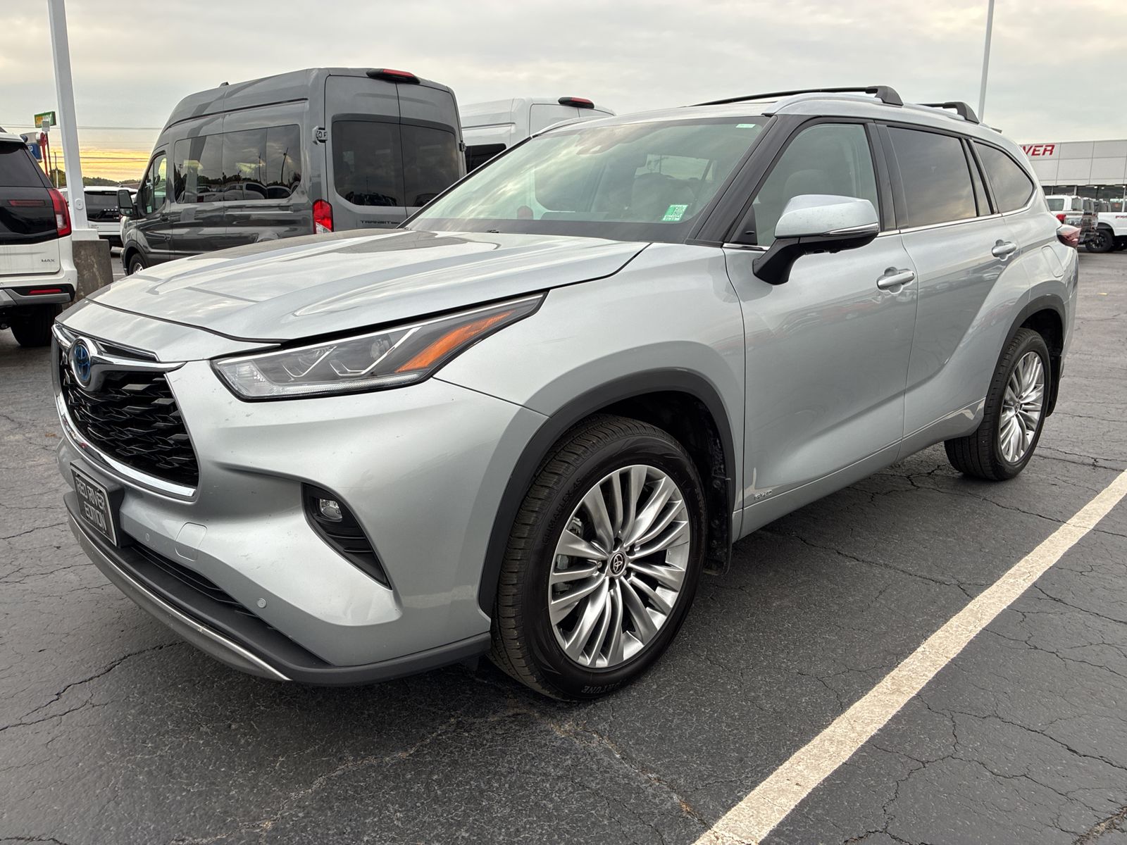 2024 Toyota Highlander Hybrid Hybrid Platinum photo 1