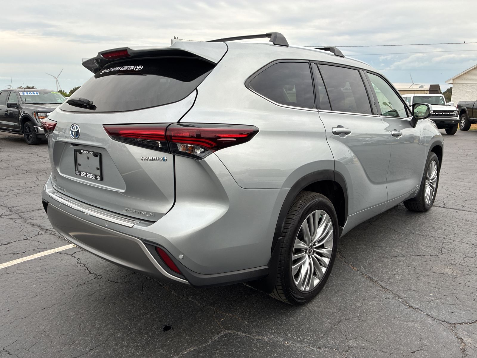 2024 Toyota Highlander Hybrid Hybrid Platinum photo 5