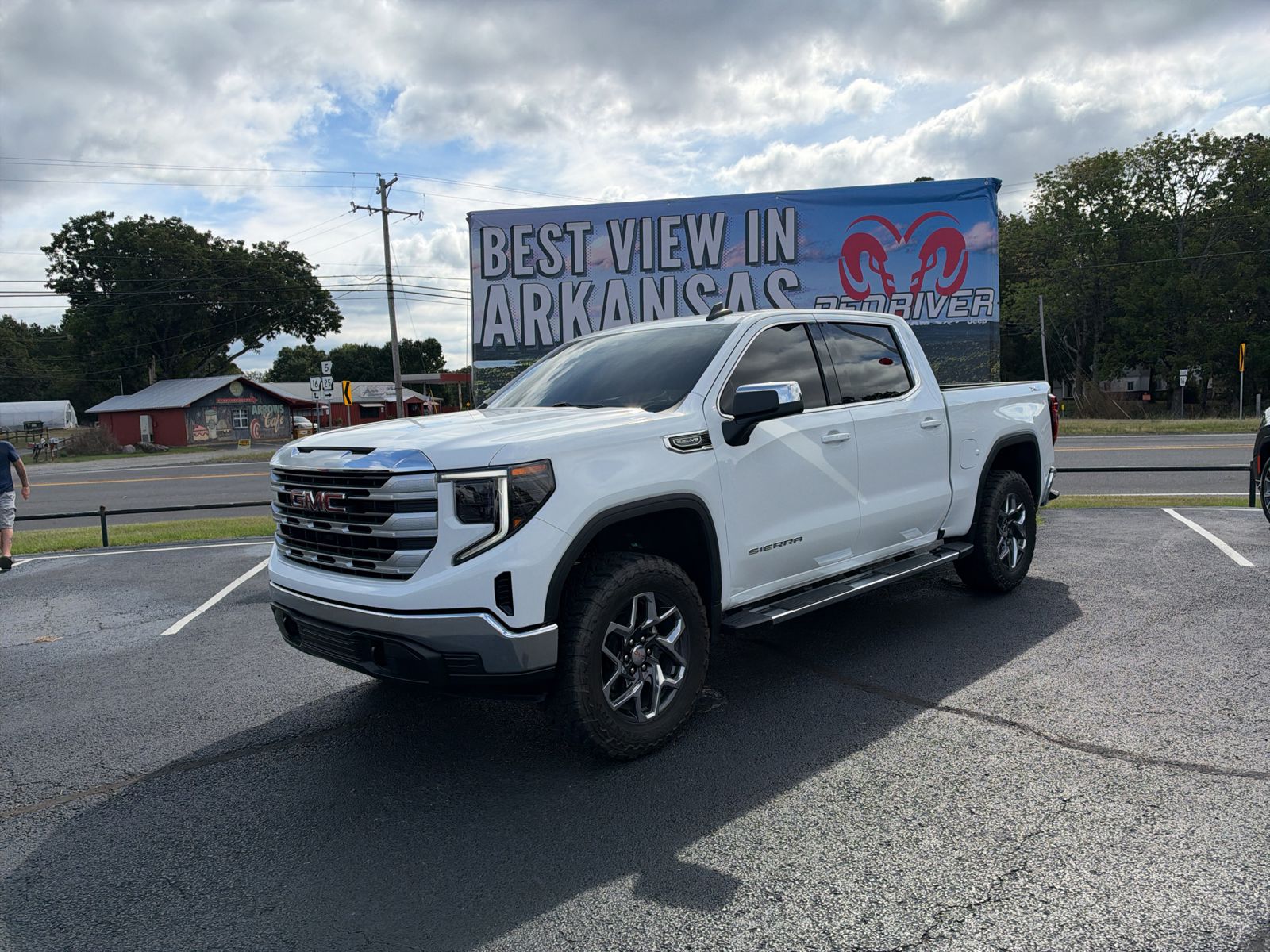 2025 GMC Sierra SLE photo 1