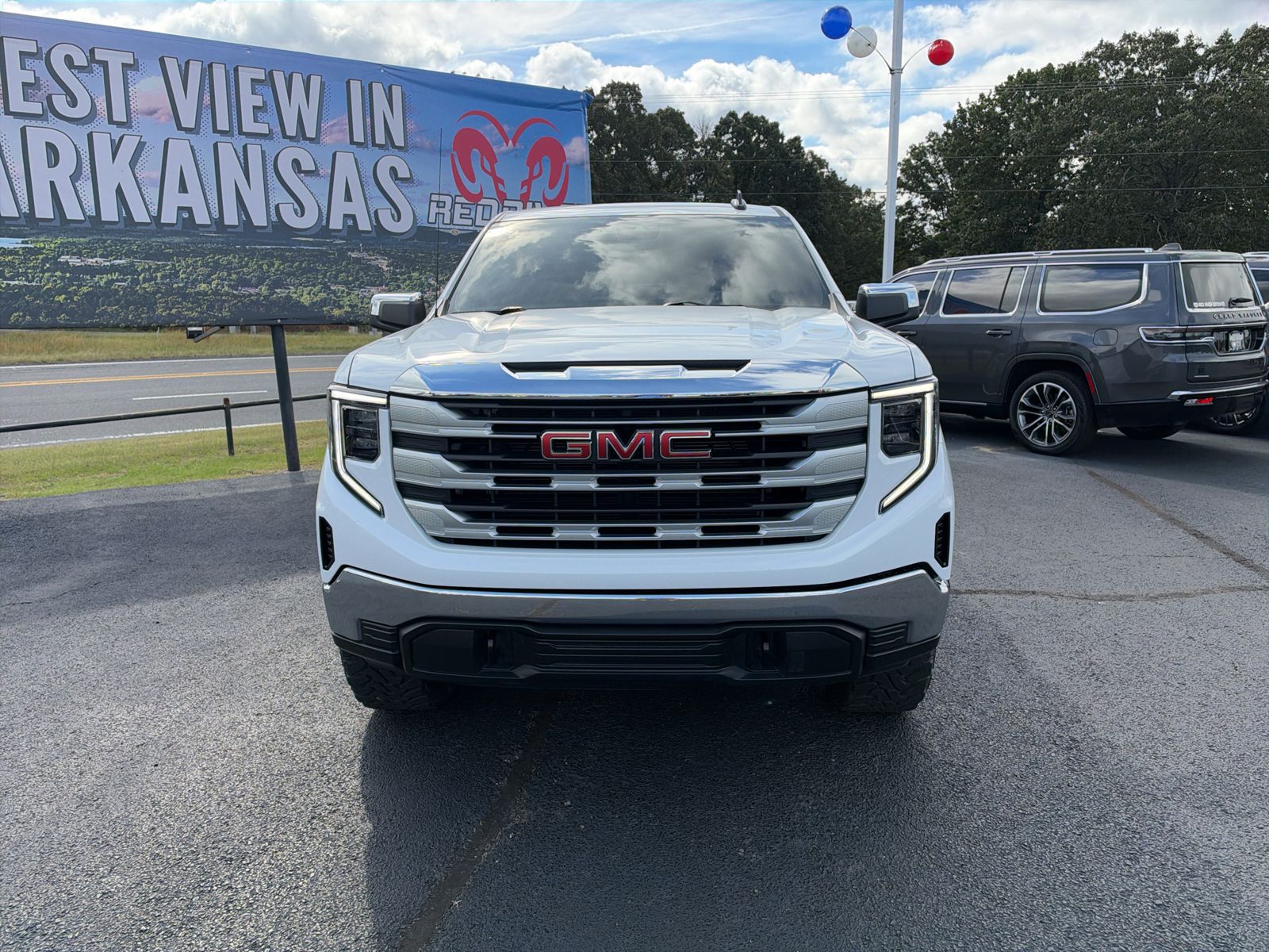 2025 GMC Sierra SLE photo 2