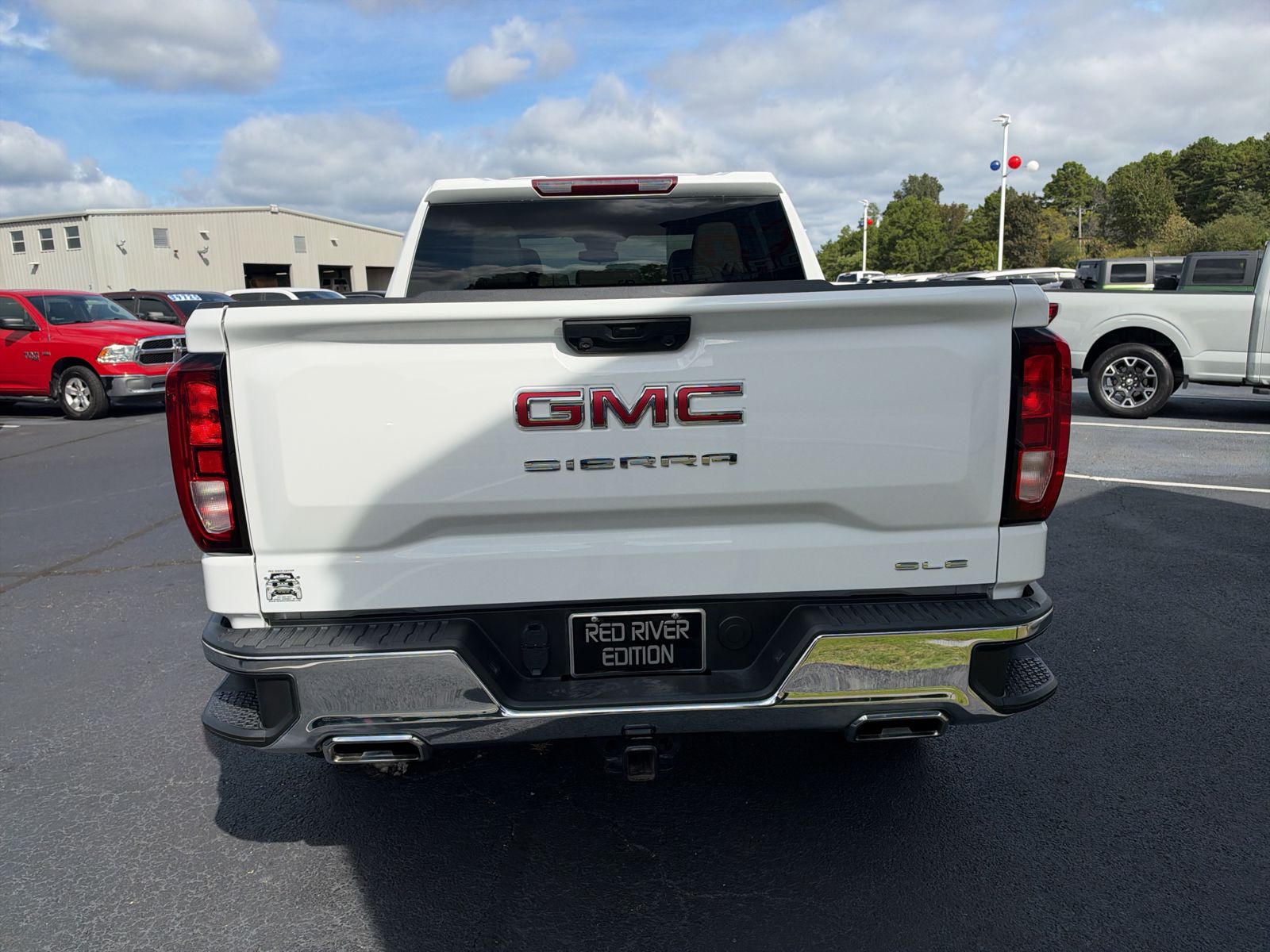 2025 GMC Sierra SLE photo 6