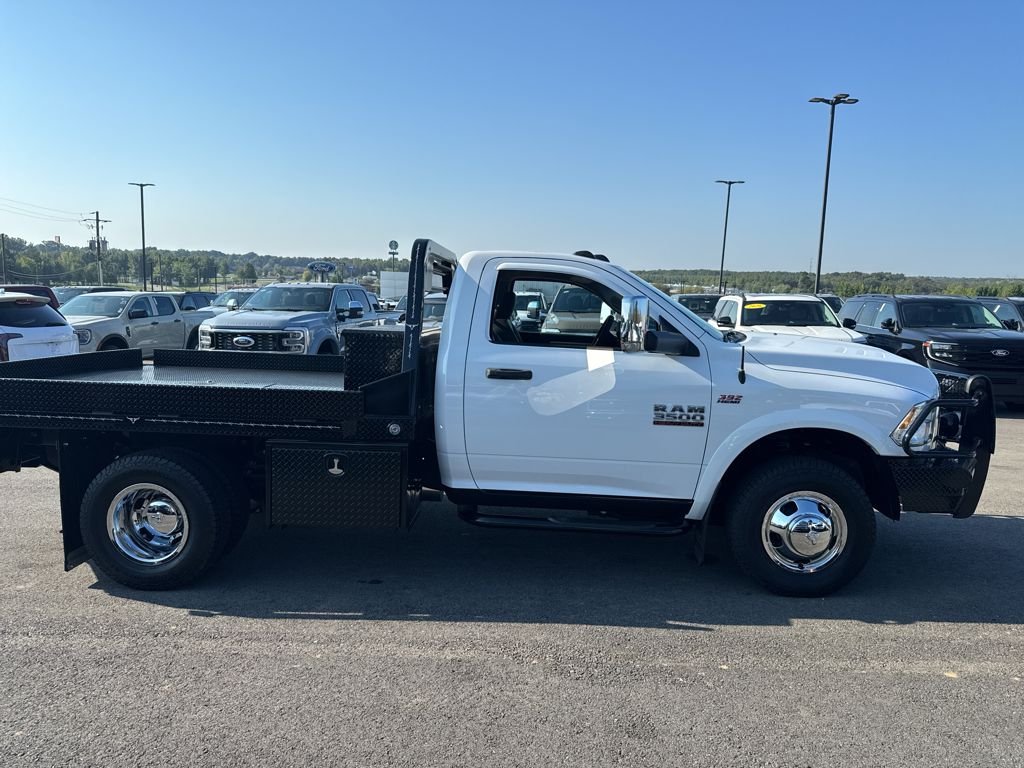 2018 Ram 3500 Chassis Tradesman photo 4