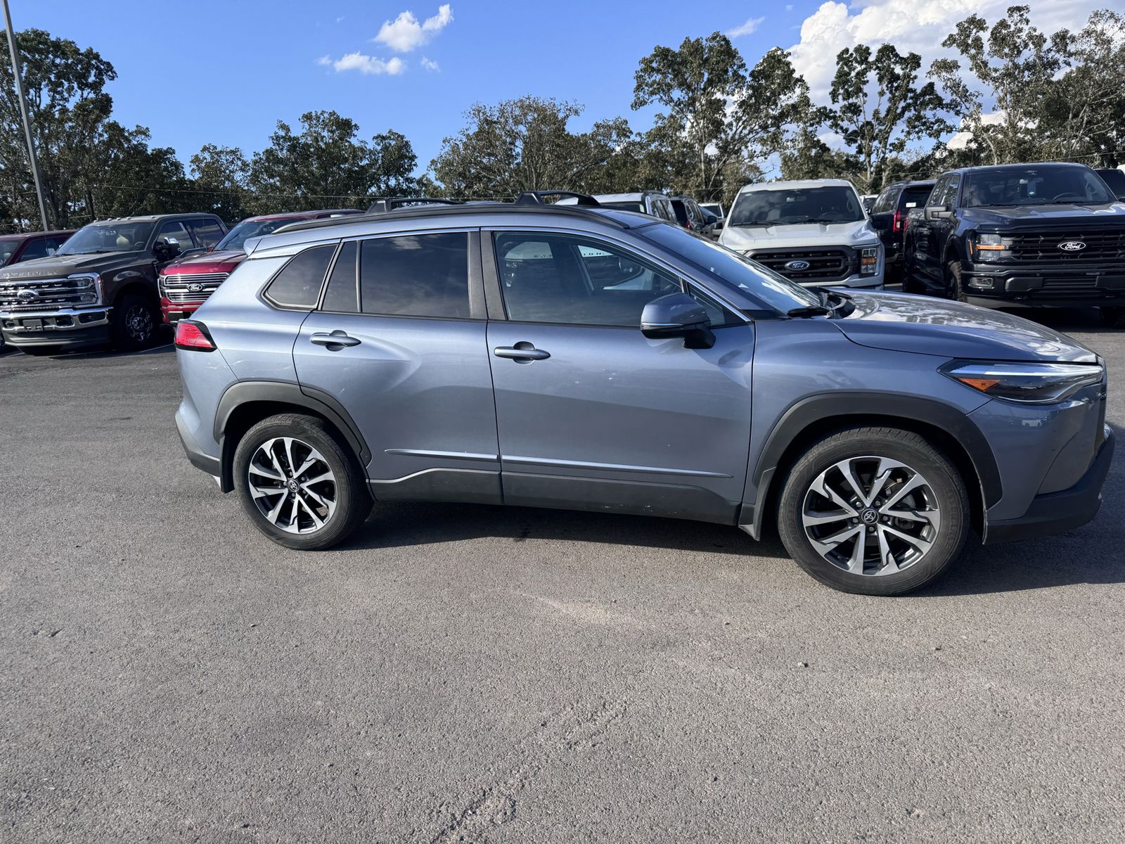2024 Toyota Corolla Cross XLE photo 4