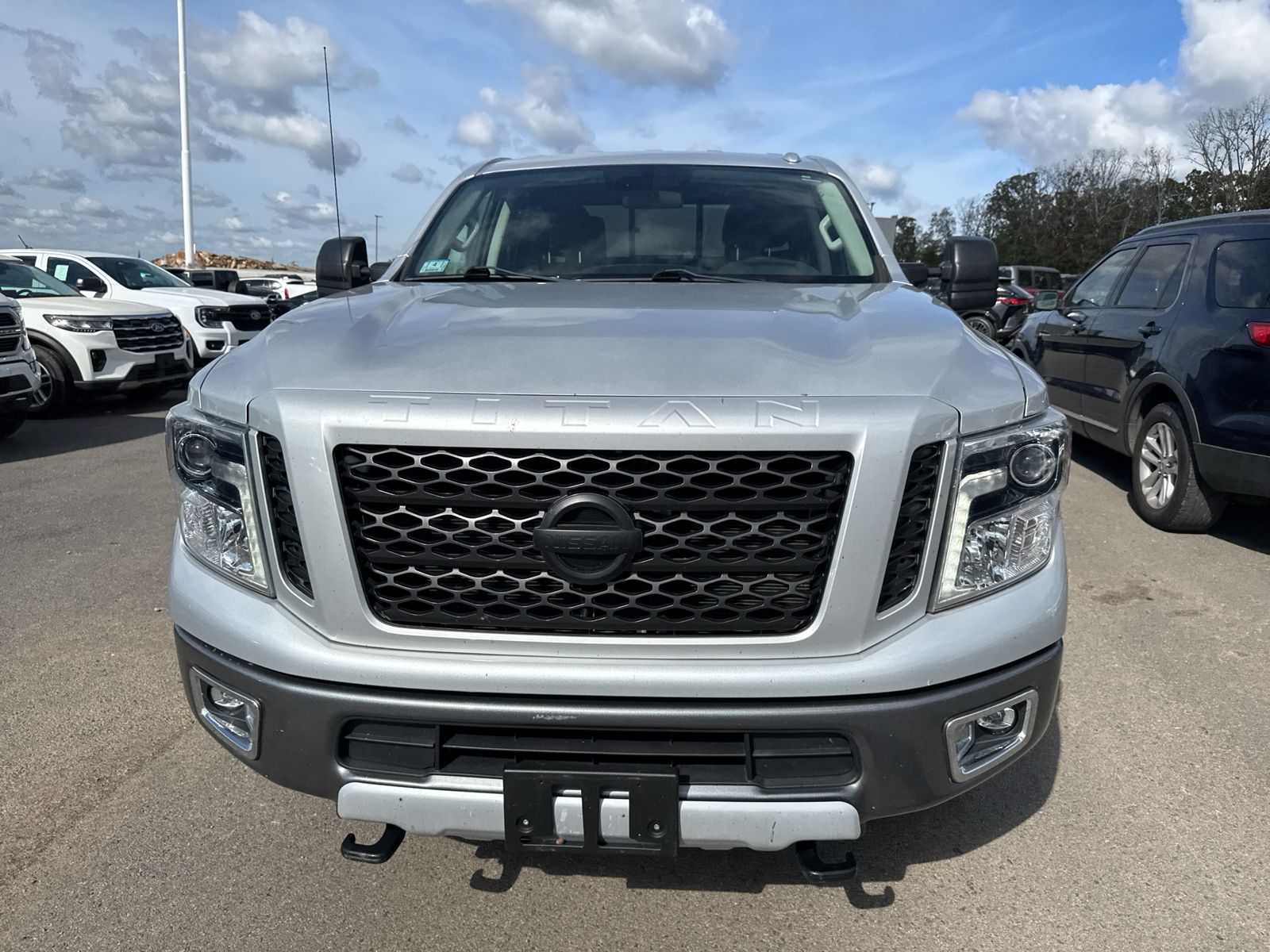 2018 Nissan Titan XD PRO-4X photo 2